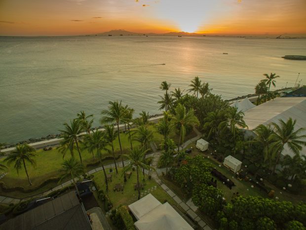 luxury-king-city-pool-or-bay-view